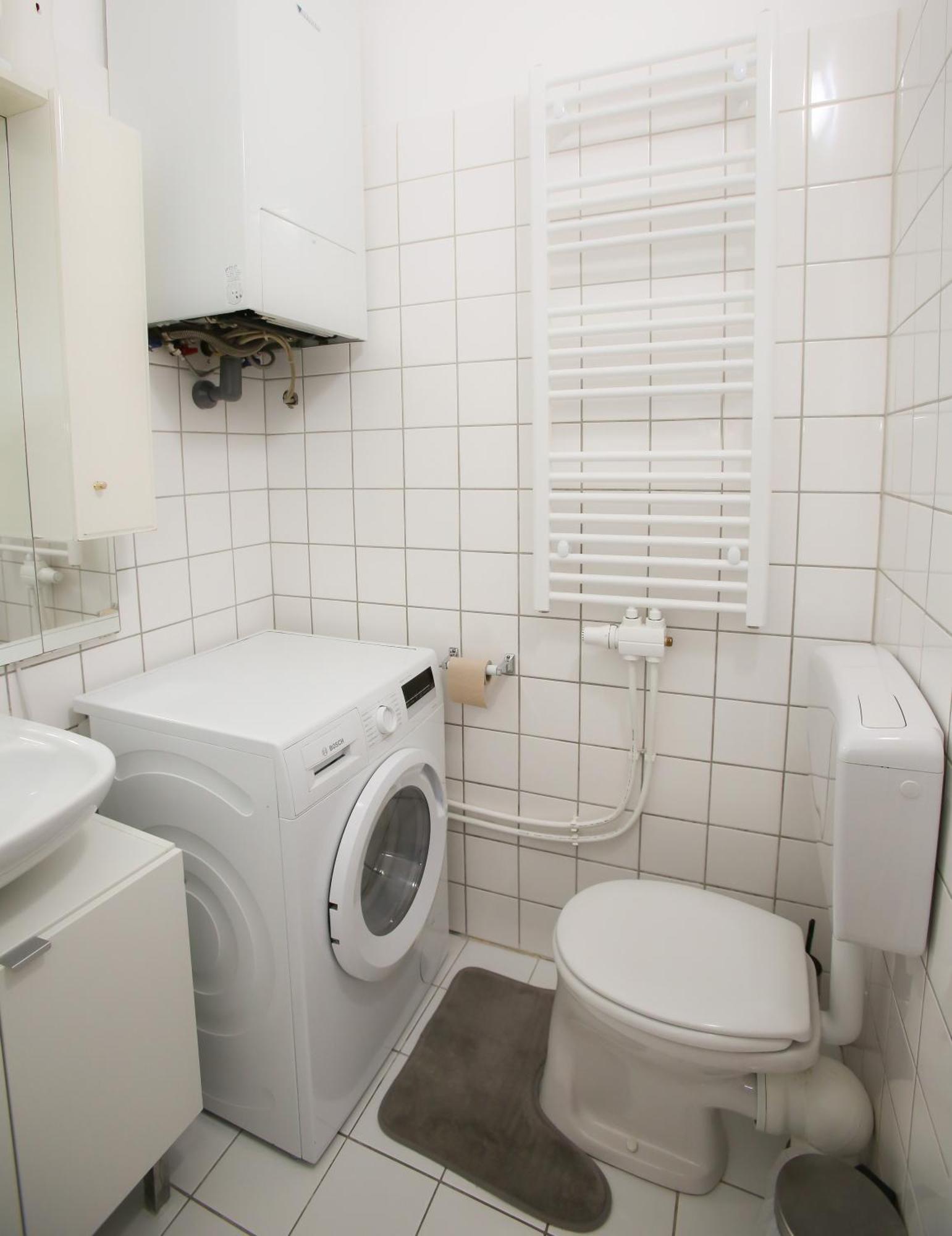 Appartement Downtown Bliss Modern Retreat With Free Parking And Fast Internet 600 Mbits à Vienne Extérieur photo