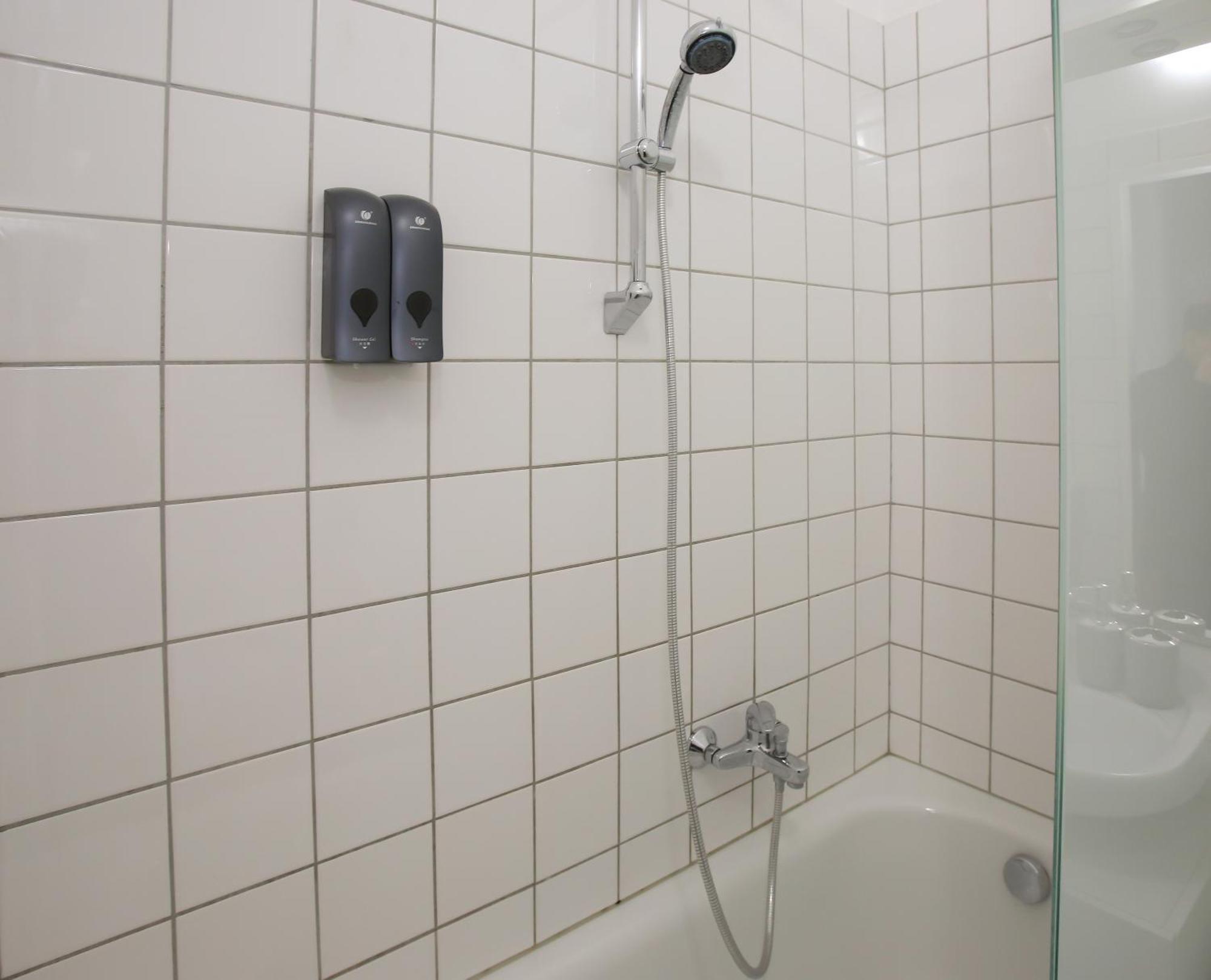 Appartement Downtown Bliss Modern Retreat With Free Parking And Fast Internet 600 Mbits à Vienne Extérieur photo