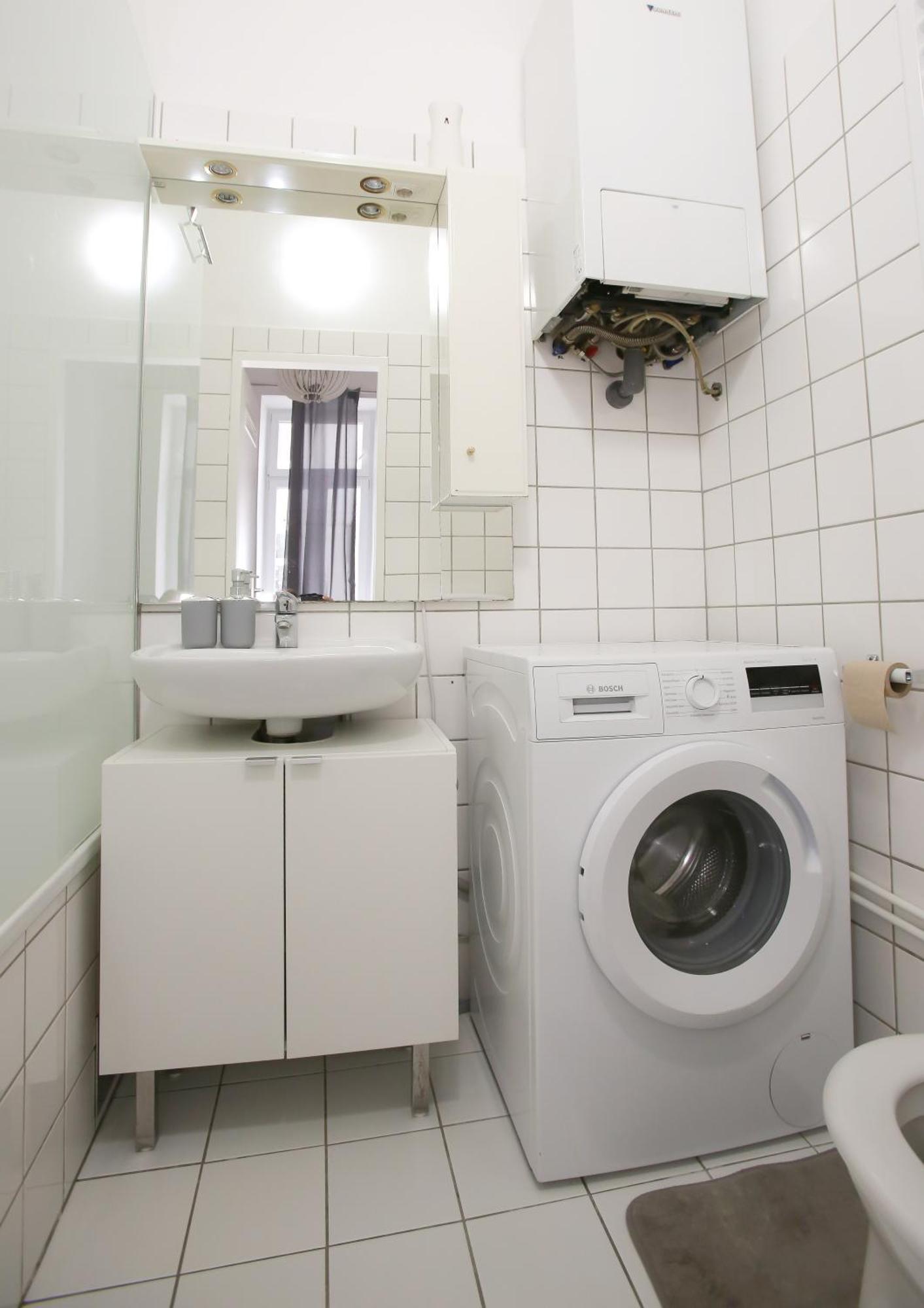 Appartement Downtown Bliss Modern Retreat With Free Parking And Fast Internet 600 Mbits à Vienne Extérieur photo